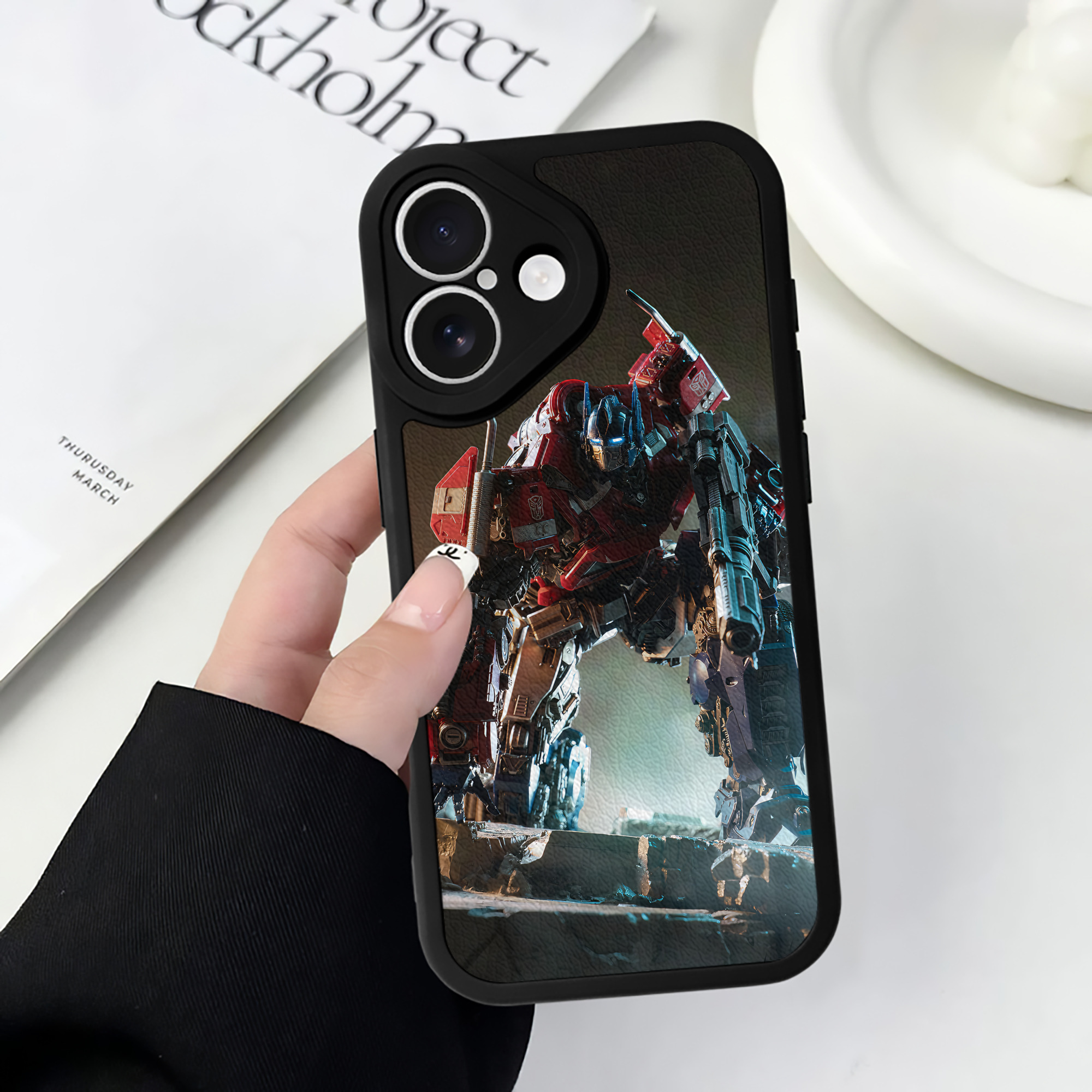 （画像用） Transformers トランスフォーマー 【iPhone 16シリーズ対応】シリコンスマホケース（レザー調） 材質：シリコン